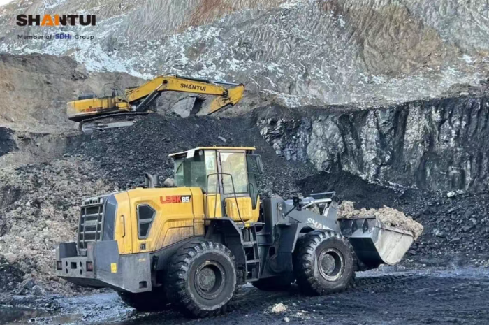 Máy xúc cỡ lớn SE500LCW của Shantui đã hạ cánh xuống khu vực khai thác mỏ ở Kyrgyzstan