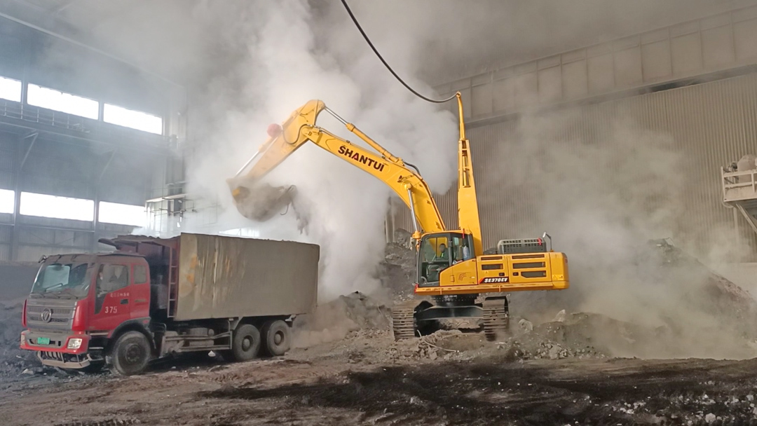 Máy xúc chạy điện Shantui SE370EV 37 tấn gàu 1,8m3