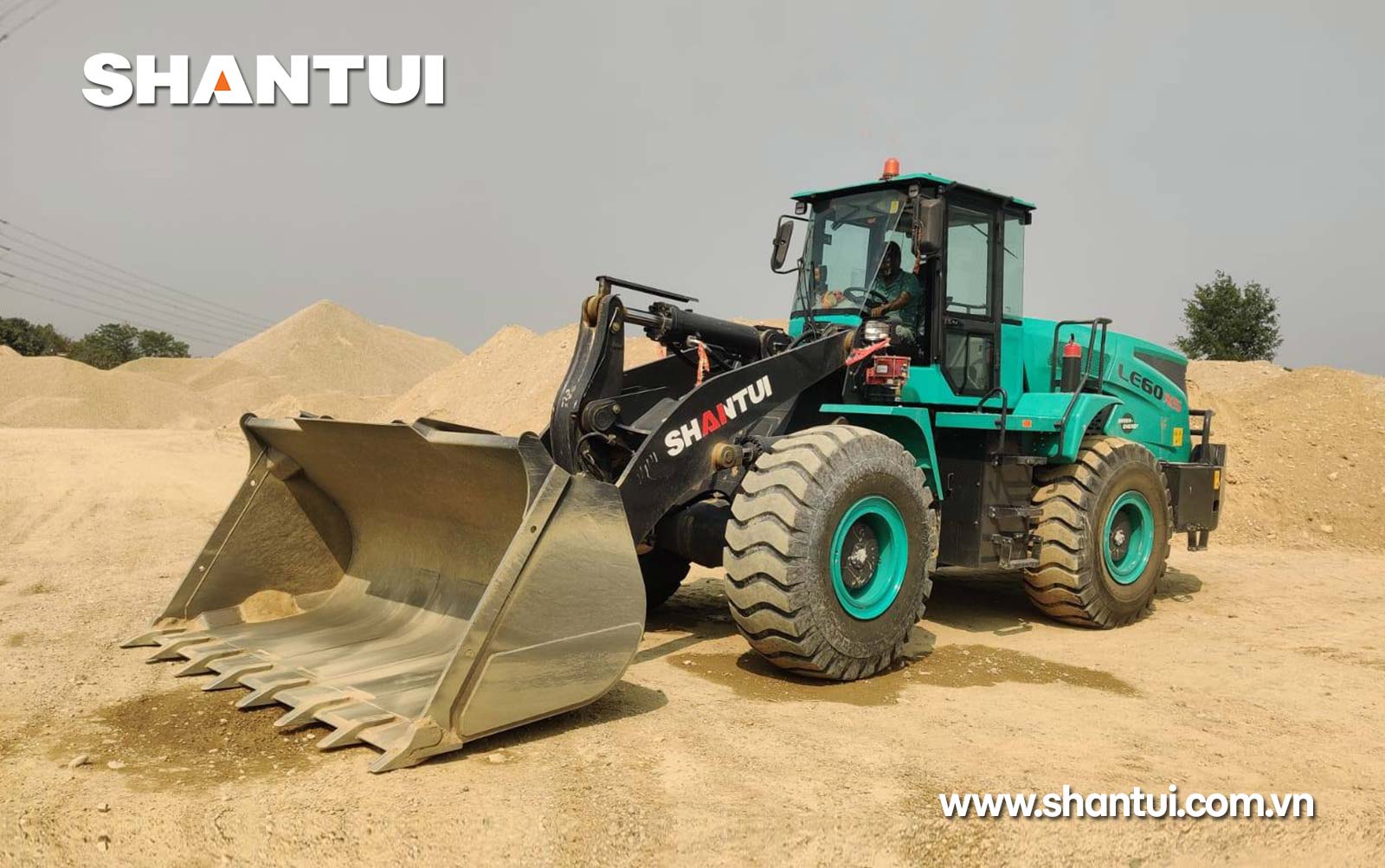 Bộ pin dự phòng được trang bị tiêu chuẩn giao diện sạc nhanh hai đầu, có thể kết hợp với các trạm sạc đa năng dành cho xe điện có công suất khác nhau.