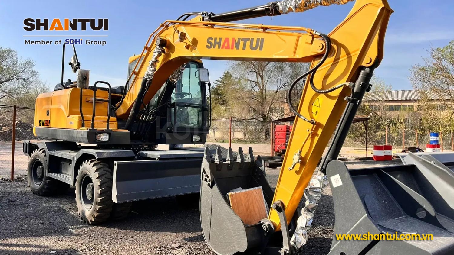 SHANTUI SW210: Đánh giá Máy xúc bánh lốp đào đất 21,9 tấn
