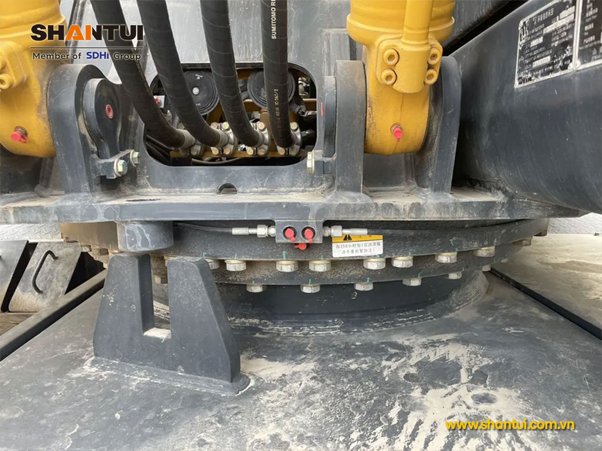 Máy xúc bánh lốp SHANTUI SW150