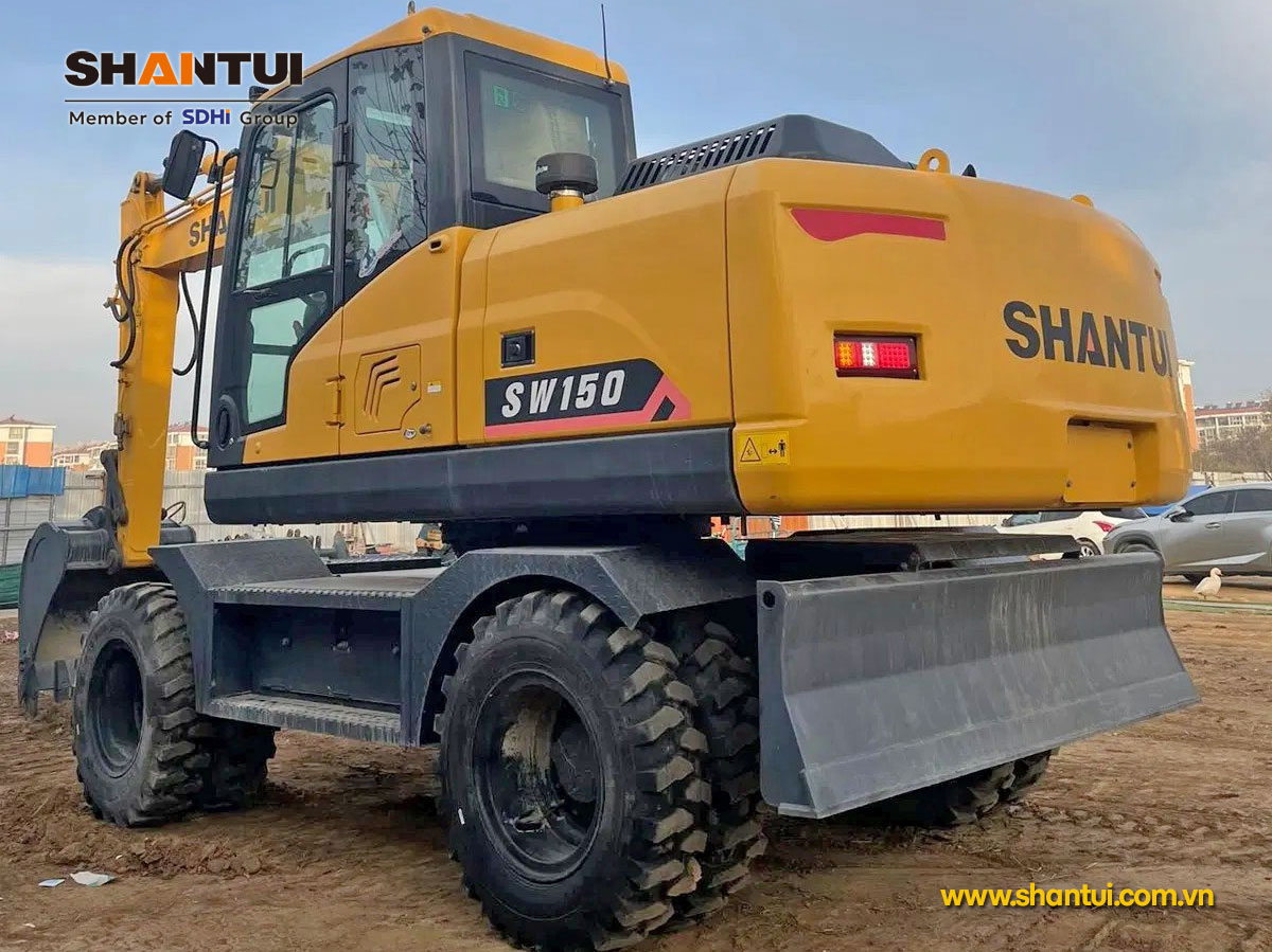 Máy xúc đào bánh lốp Shantui SW150 là dòng máy xúc trung cấp (13,5 tấn)