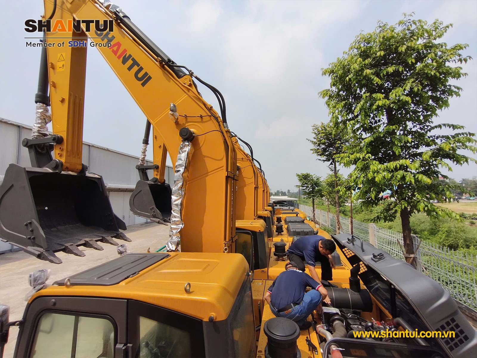 Máy xúc bánh xích Shantui SE220 cung cấp các thông số kỹ thuật mạnh mẽ