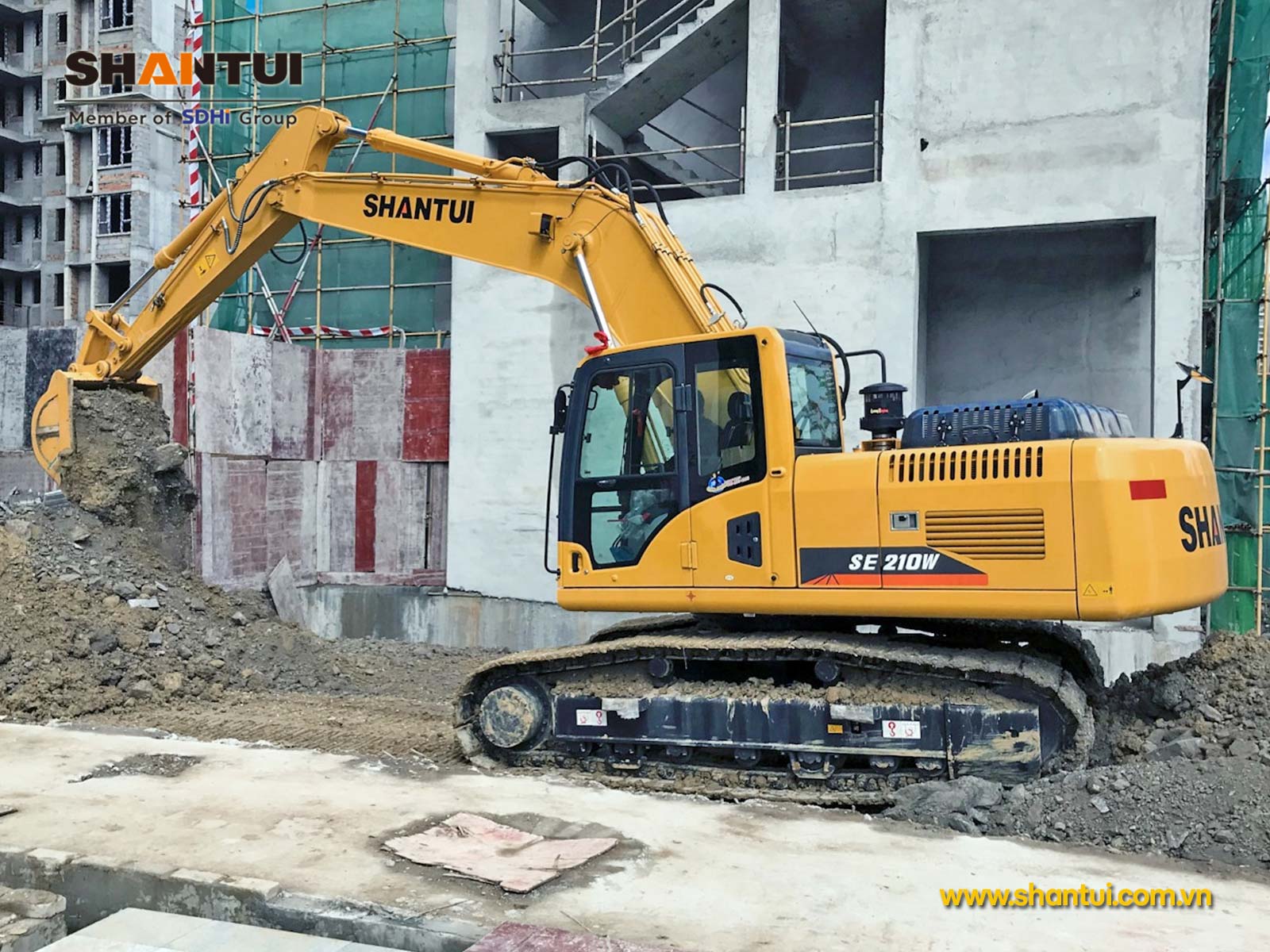 Máy xúc đào Shantui SE210W 21,1 tấn gàu xúc 0,9m3