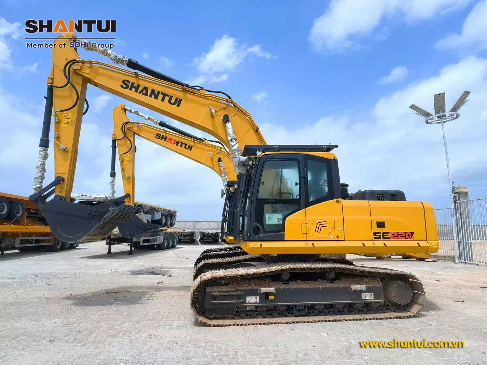 Máy xúc đào Shantui SE220 21,9 tấn gàu xúc 1,05m3