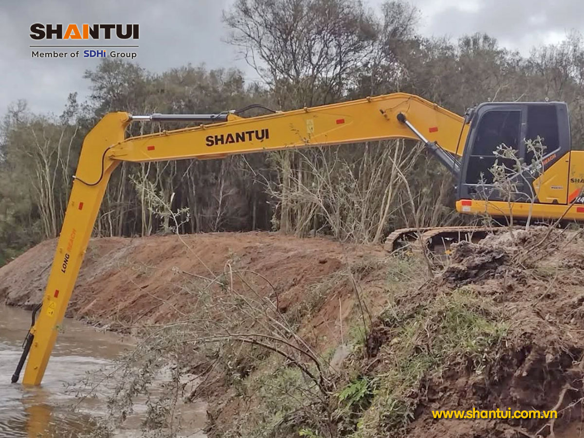 Máy xúc đào Shantui SE245LCW 26,5 tấn gàu xúc 1,3m3