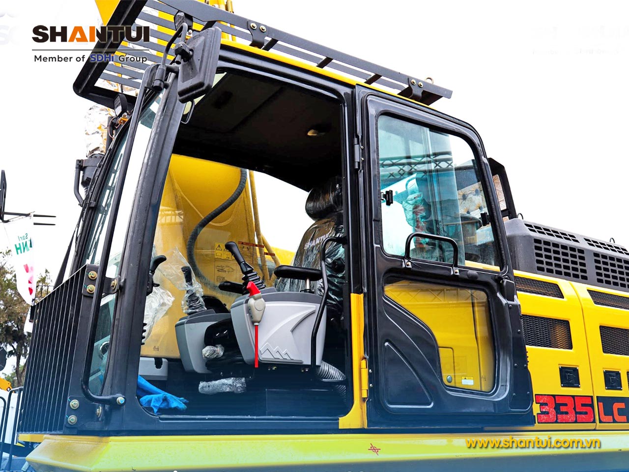 Máy xúc bánh xích Shantui SE335LC nặng 34,5 tấn gàu xúc 1.6 m3