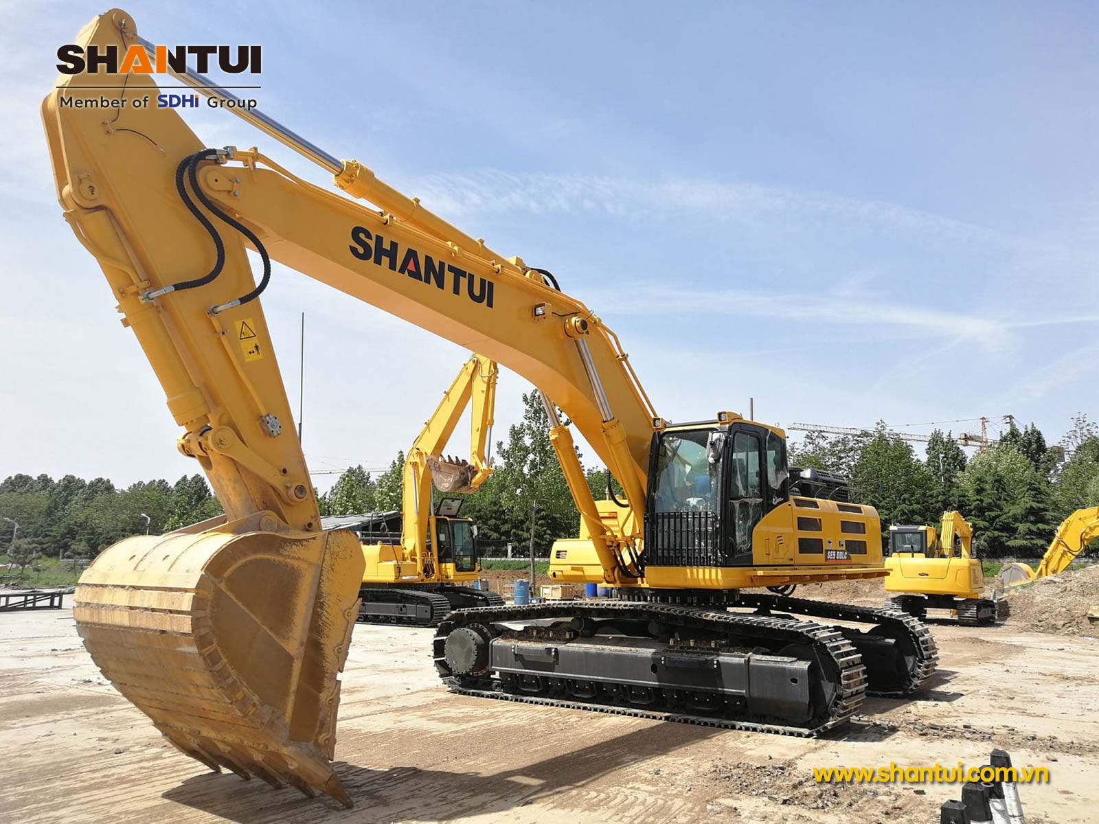 Máy xúc đào Shantui SE550LC 53,5 tấn gàu 3,2m3 | MICO GROUP