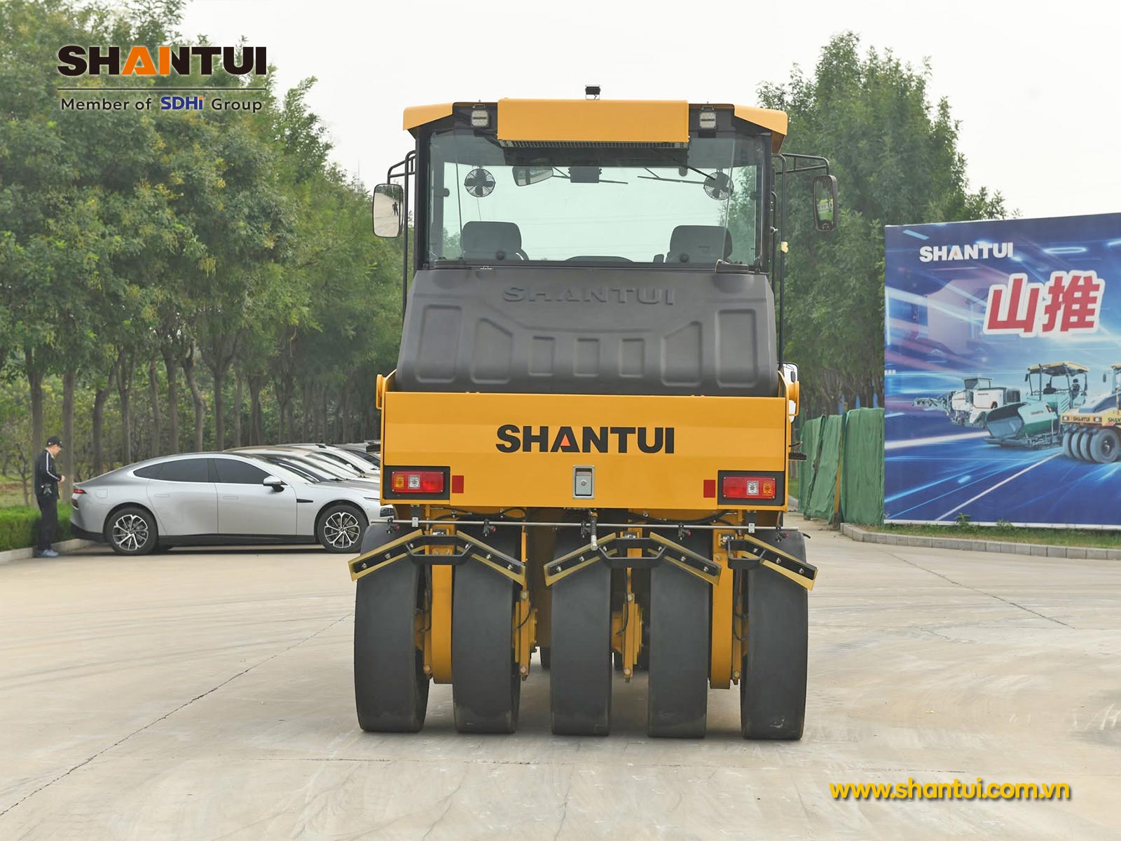 Xe lu lốp Shantui SRT16H-B6F 16 tấn