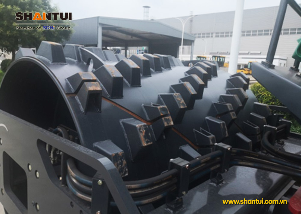 Vỏ lu chân cừu Xe lu rung Shantui SR26M-C6 26 tấn