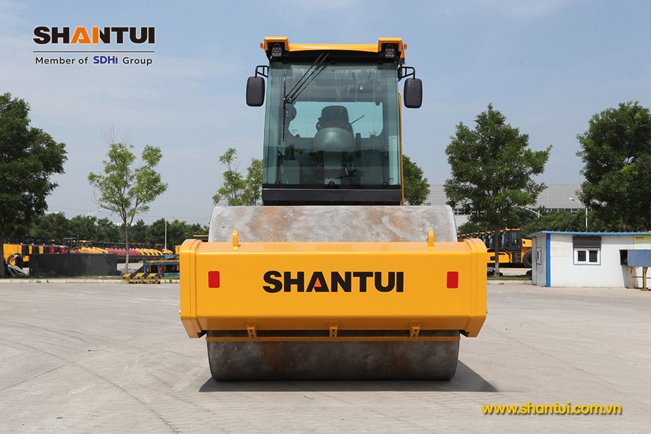 SHANTUI SR26M-C6: Thiết bị đầm nén lớp nền và lớp móng nổi bật