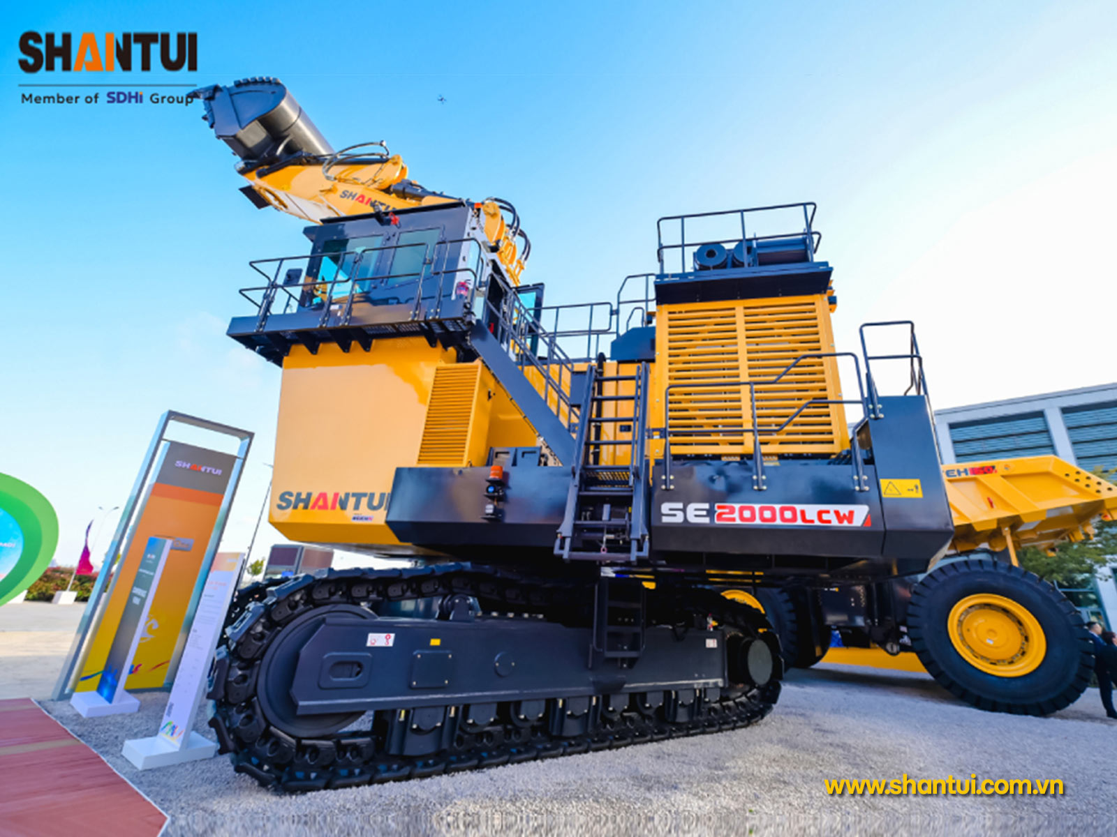 SHANTUI SE2000LCW: Máy xúc khai thác mỏ 200 tấn, gàu 12m3